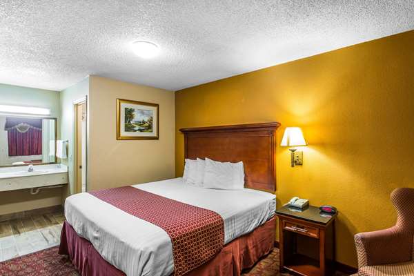  - Rodeway Inn Goodlettsville - I-65, Exit 96