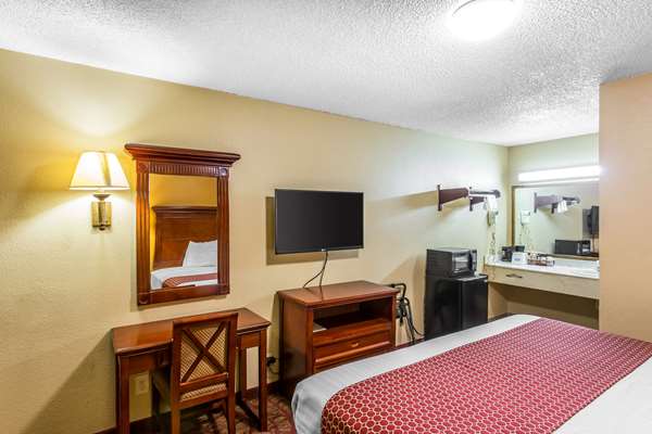  - Rodeway Inn Goodlettsville - I-65, Exit 96