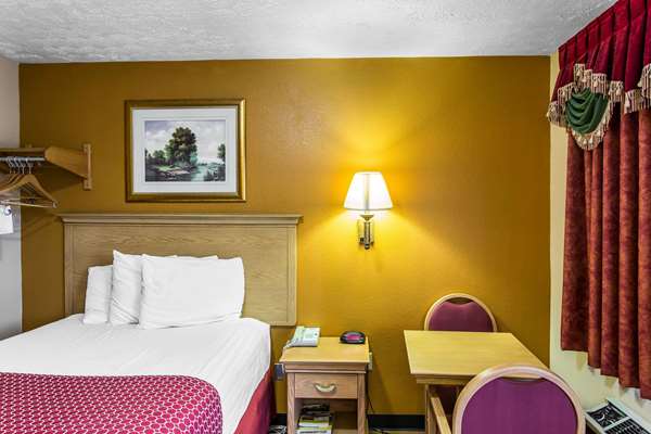  - Rodeway Inn Goodlettsville - I-65, Exit 96