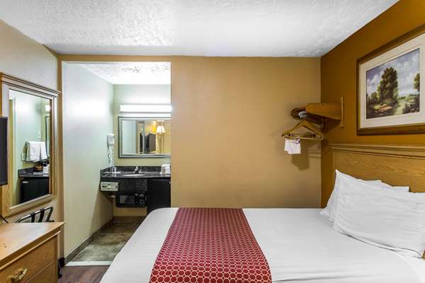  - Rodeway Inn Goodlettsville - I-65, Exit 96