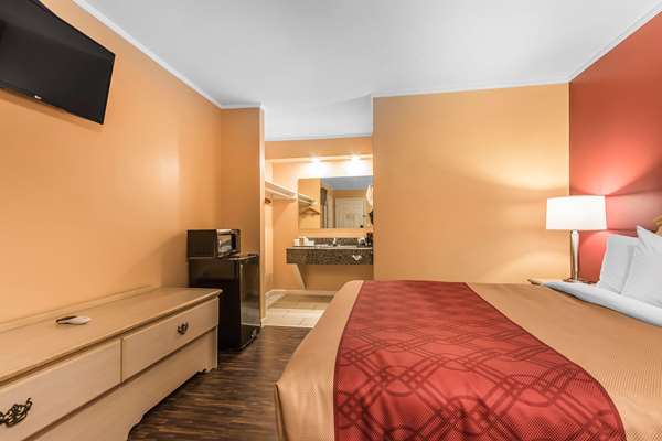  - Econo Lodge Cornersville