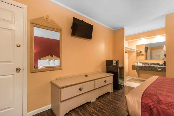  - Econo Lodge Cornersville