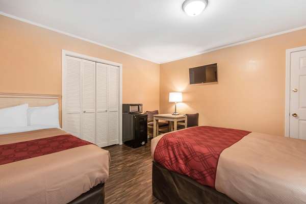  - Econo Lodge Cornersville