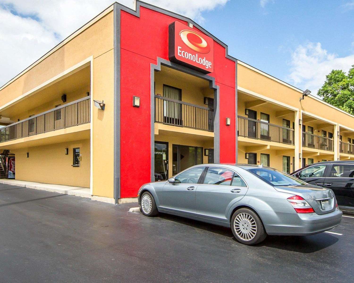 Econo Lodge North Knoxville I75, Exit 108, TN See Discounts