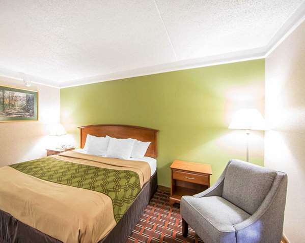  - Econo Lodge North Knoxville - I-75, Exit 108