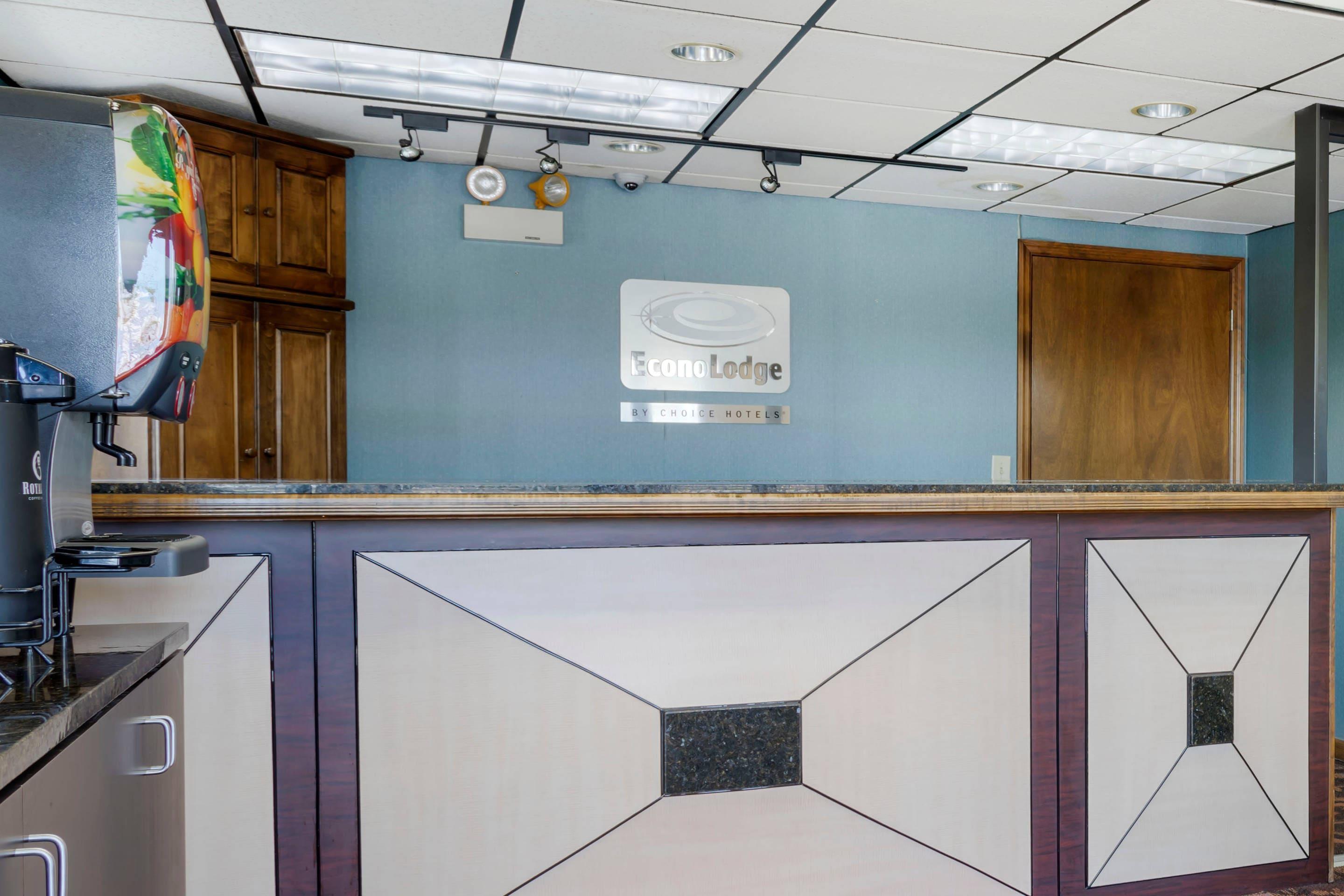 Front desk | Econo Lodge North Knoxville