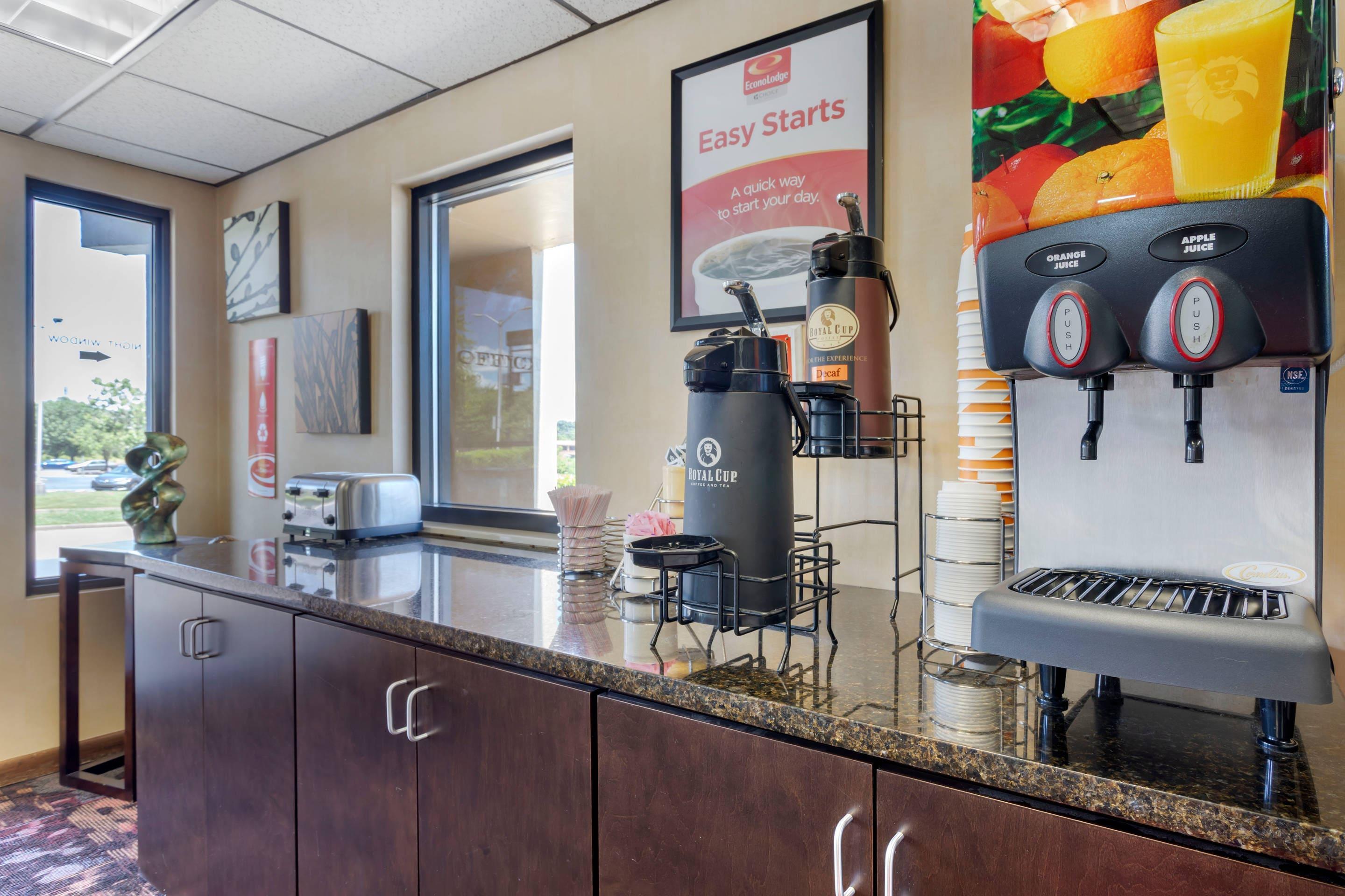 Breakfast area | Econo Lodge North Knoxville