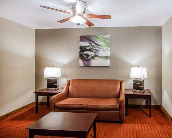 Suite - Quality Suites Airport Nashville - I-40, Exit 216