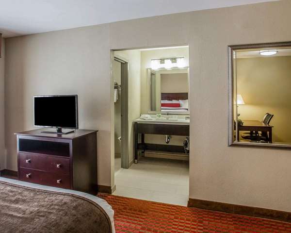 Suite - Quality Suites Airport Nashville - I-40, Exit 216
