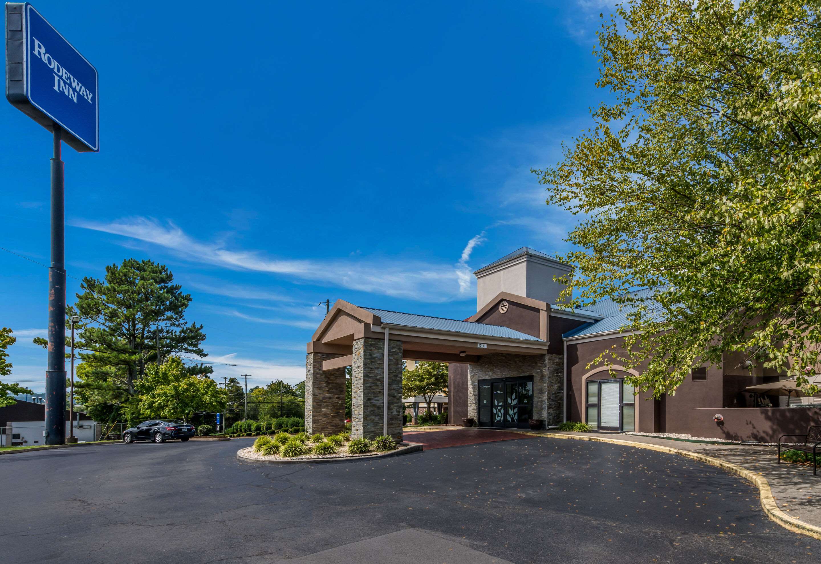 Hotel exterior | Rodeway Inn