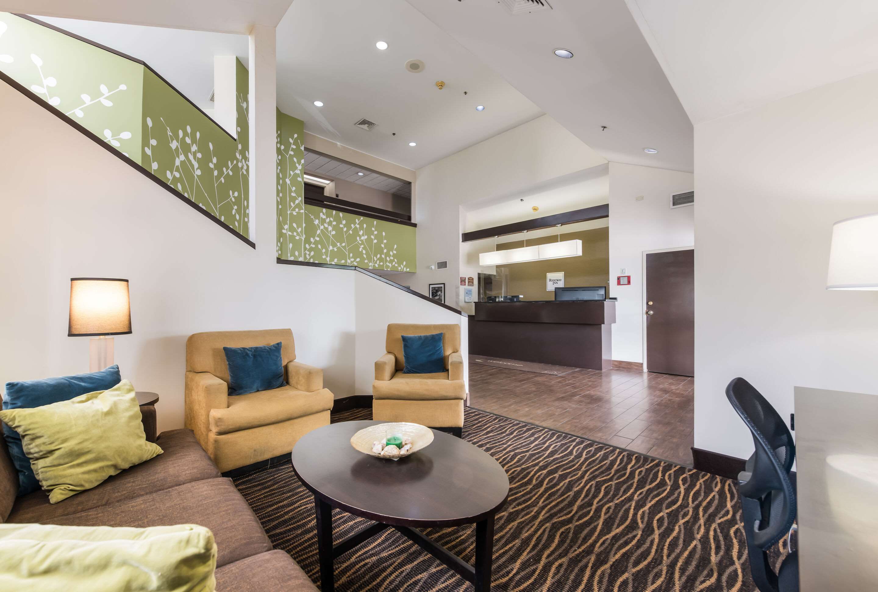 Lobby with sitting area | Rodeway Inn