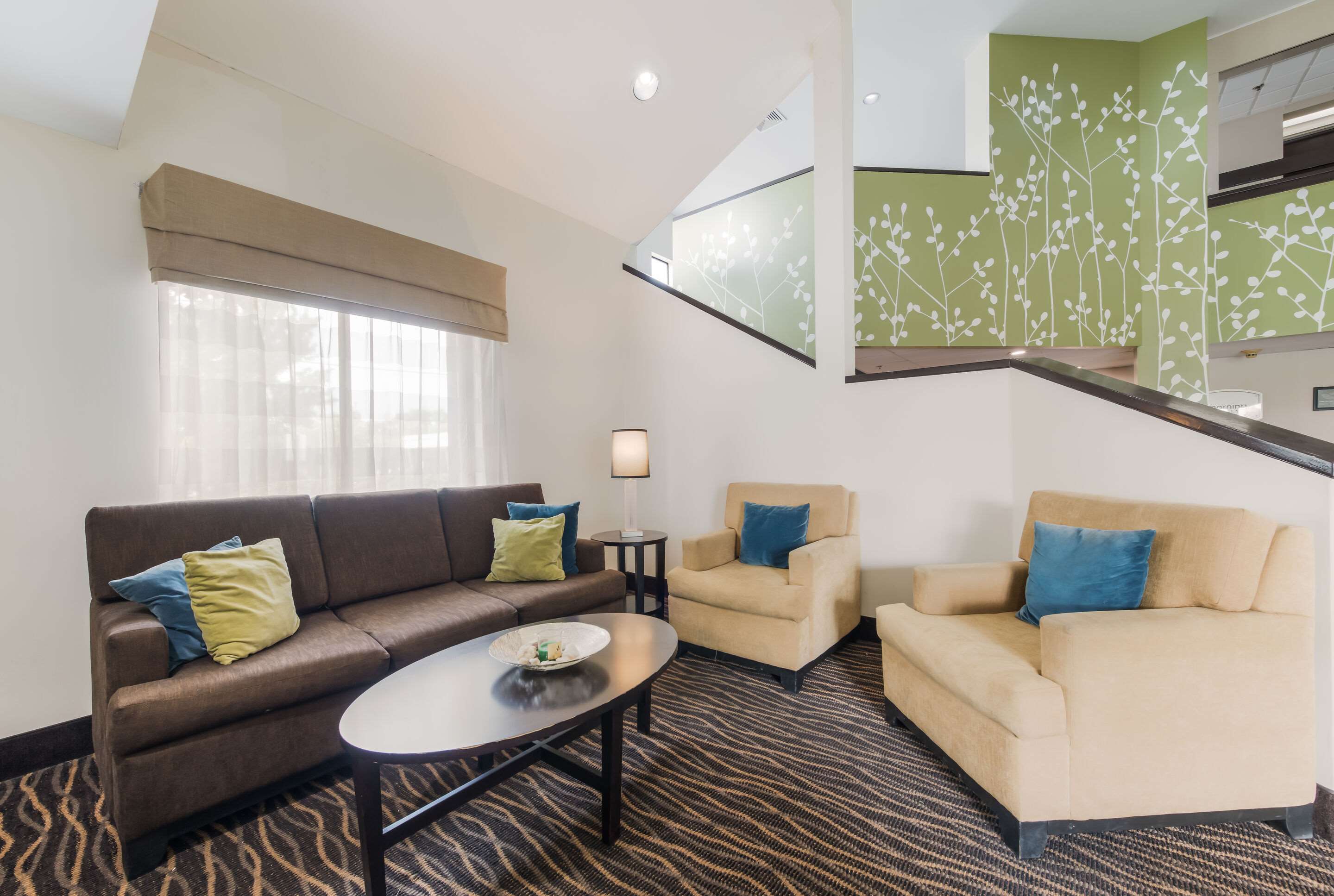 Lobby with sitting area | Rodeway Inn