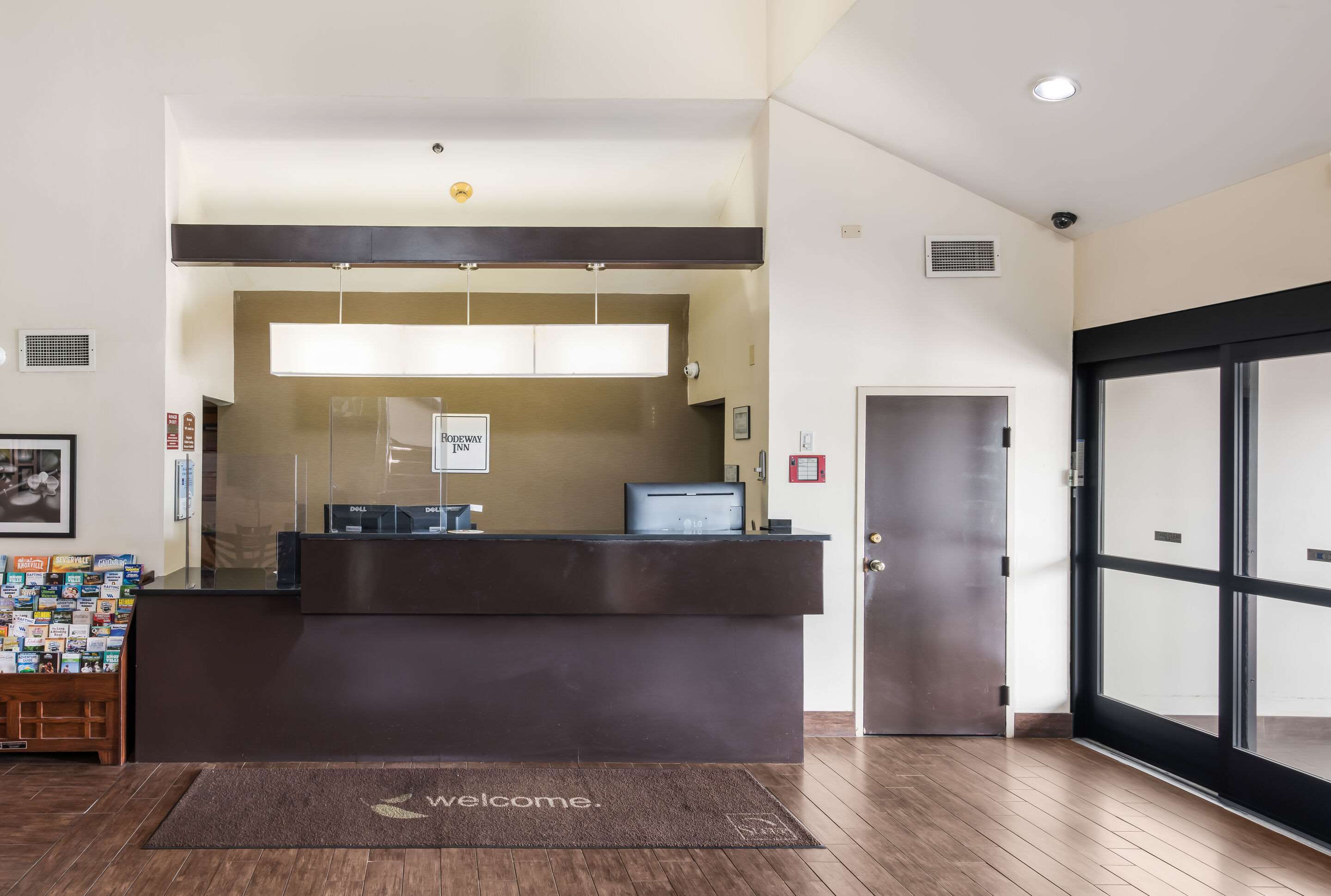 Front desk | Rodeway Inn