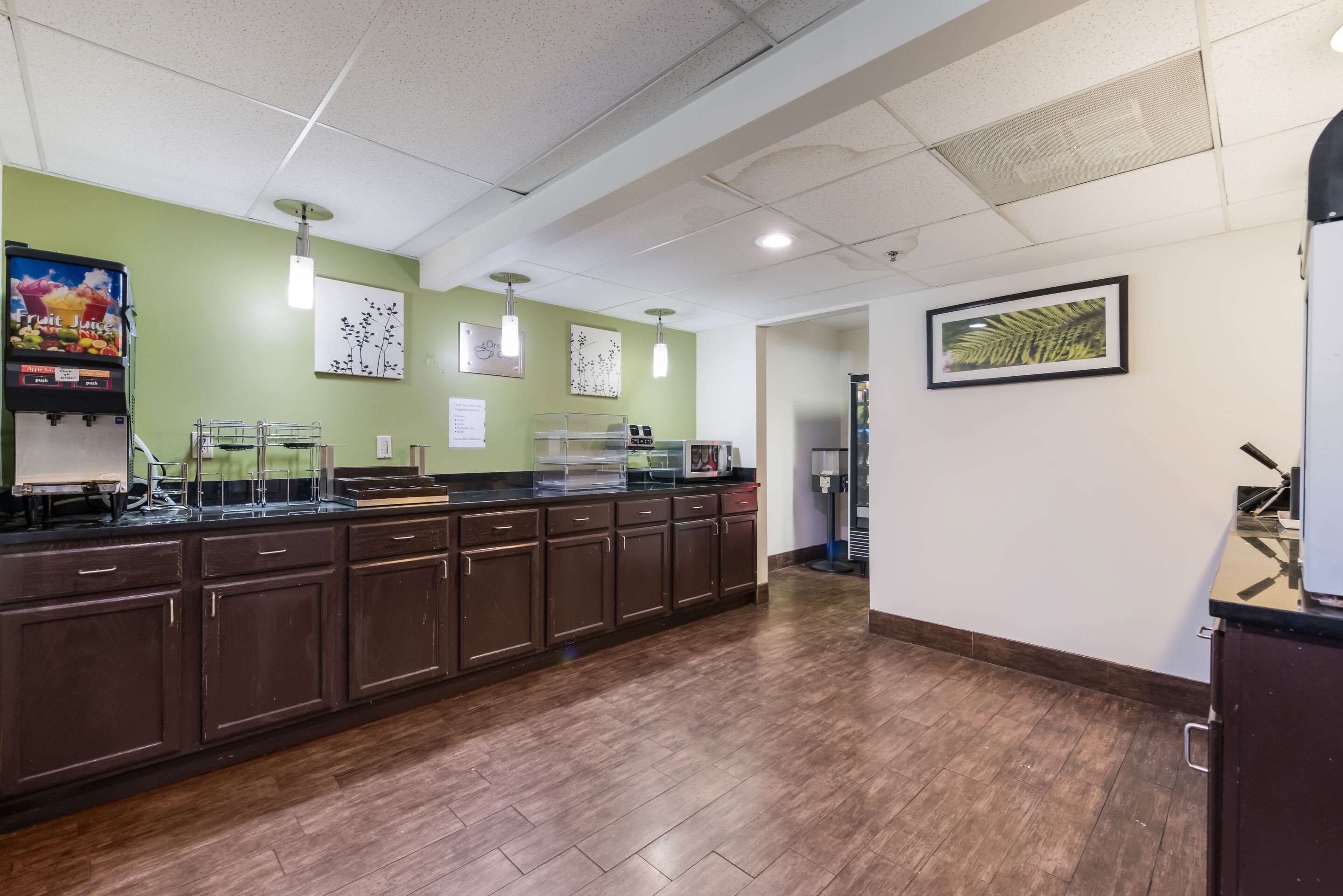 Breakfast area | Rodeway Inn