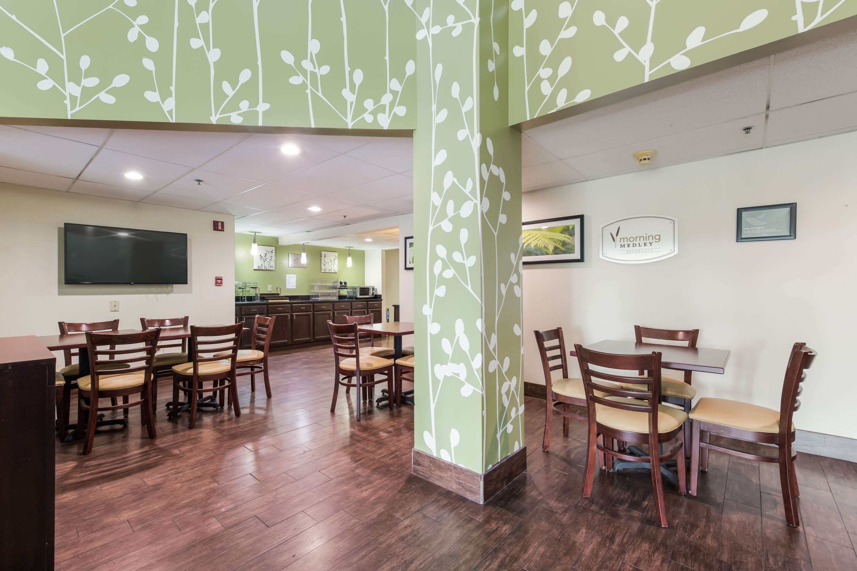 Breakfast area | Rodeway Inn