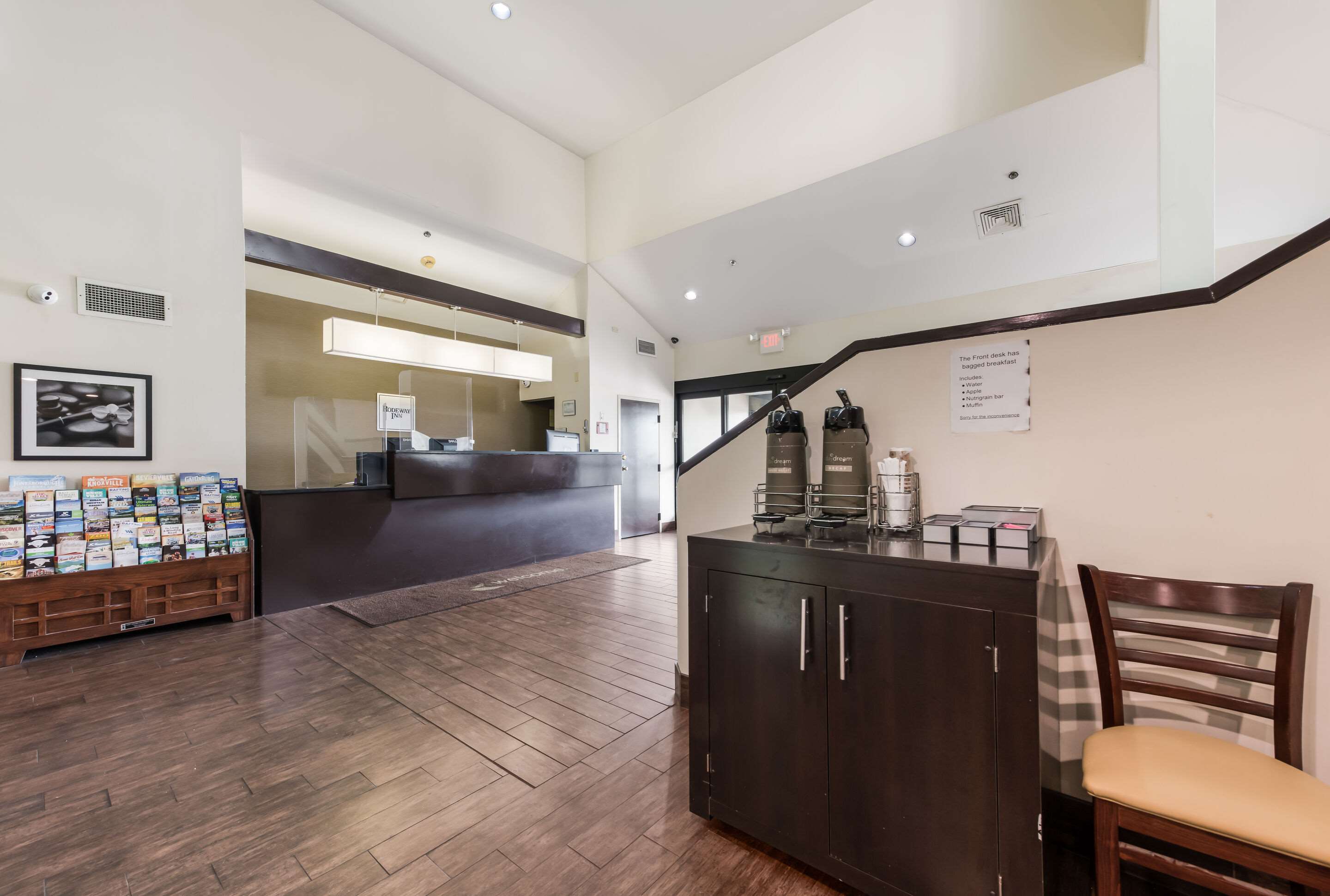 Breakfast area | Rodeway Inn