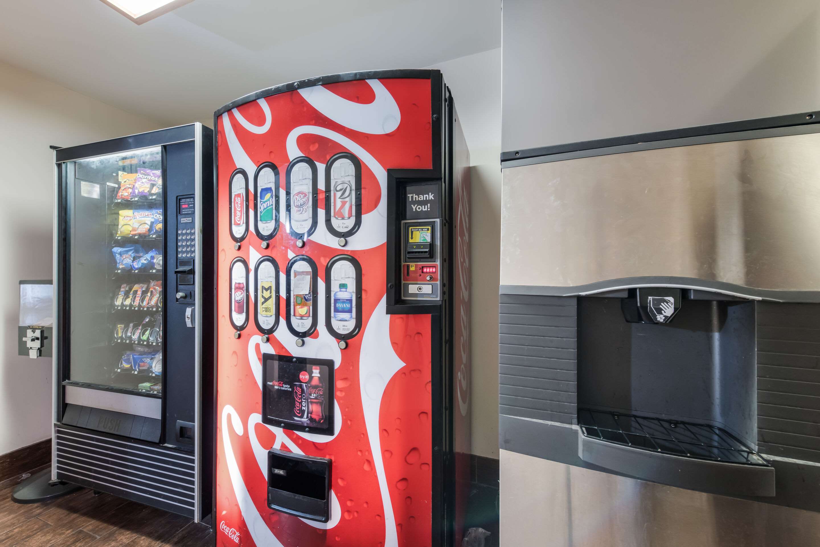 Hotel vending area | Rodeway Inn