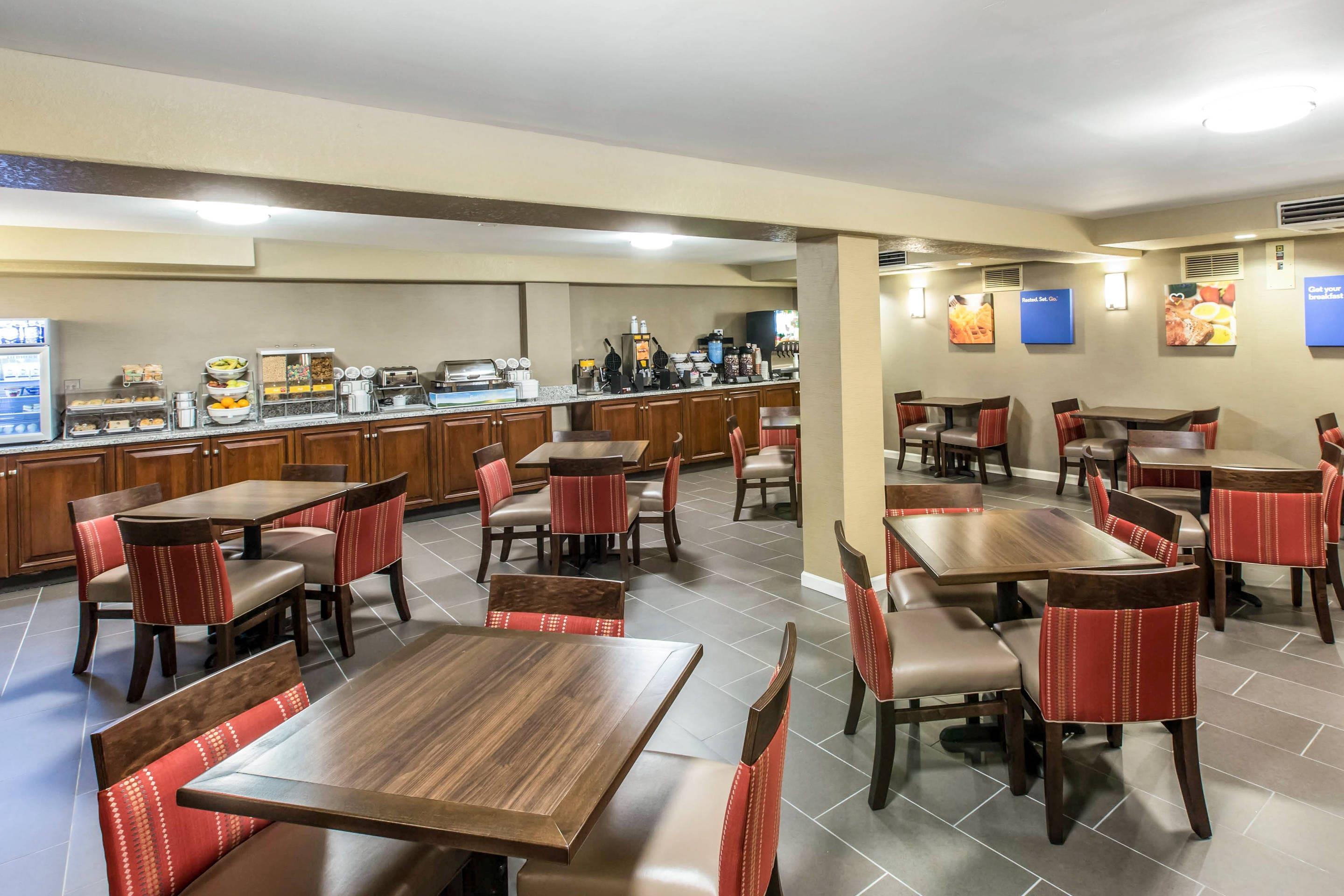 Free breakfast | Comfort Inn & Suites Knoxville West
