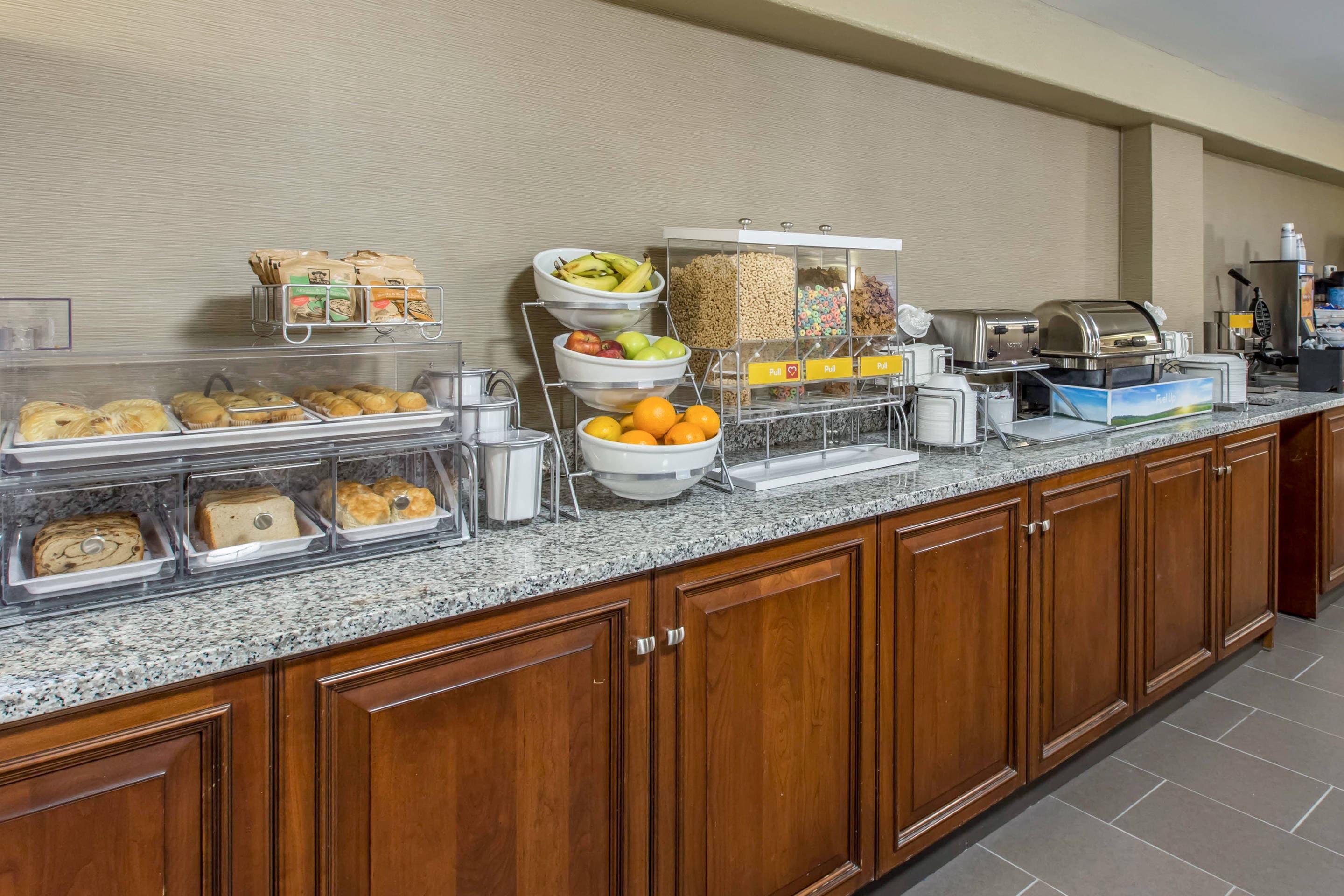 Free breakfast | Comfort Inn & Suites Knoxville West