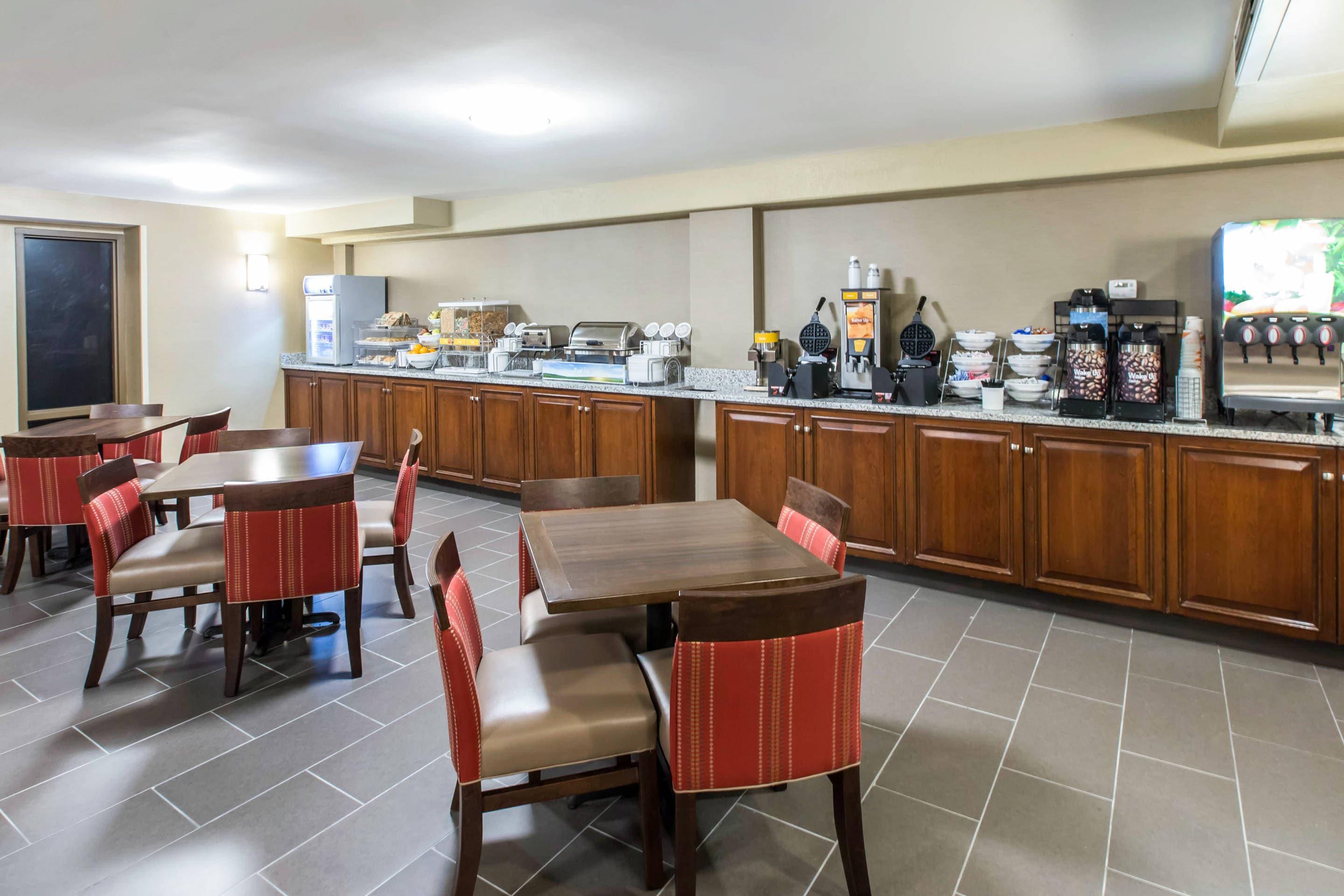 Free breakfast | Comfort Inn & Suites Knoxville West