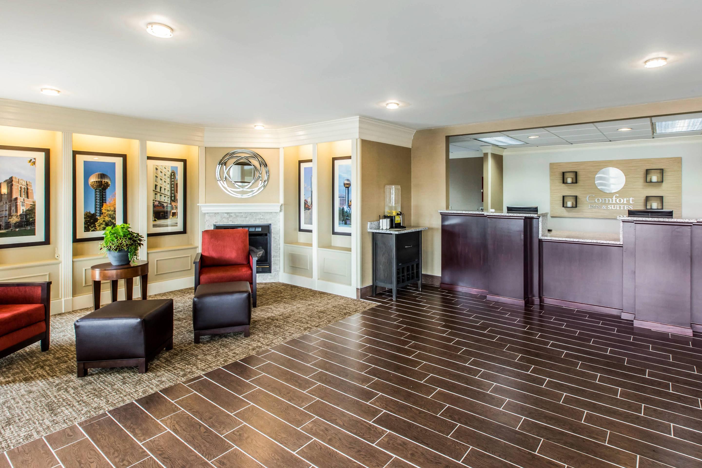 Hotel lobby | Comfort Inn & Suites Knoxville West