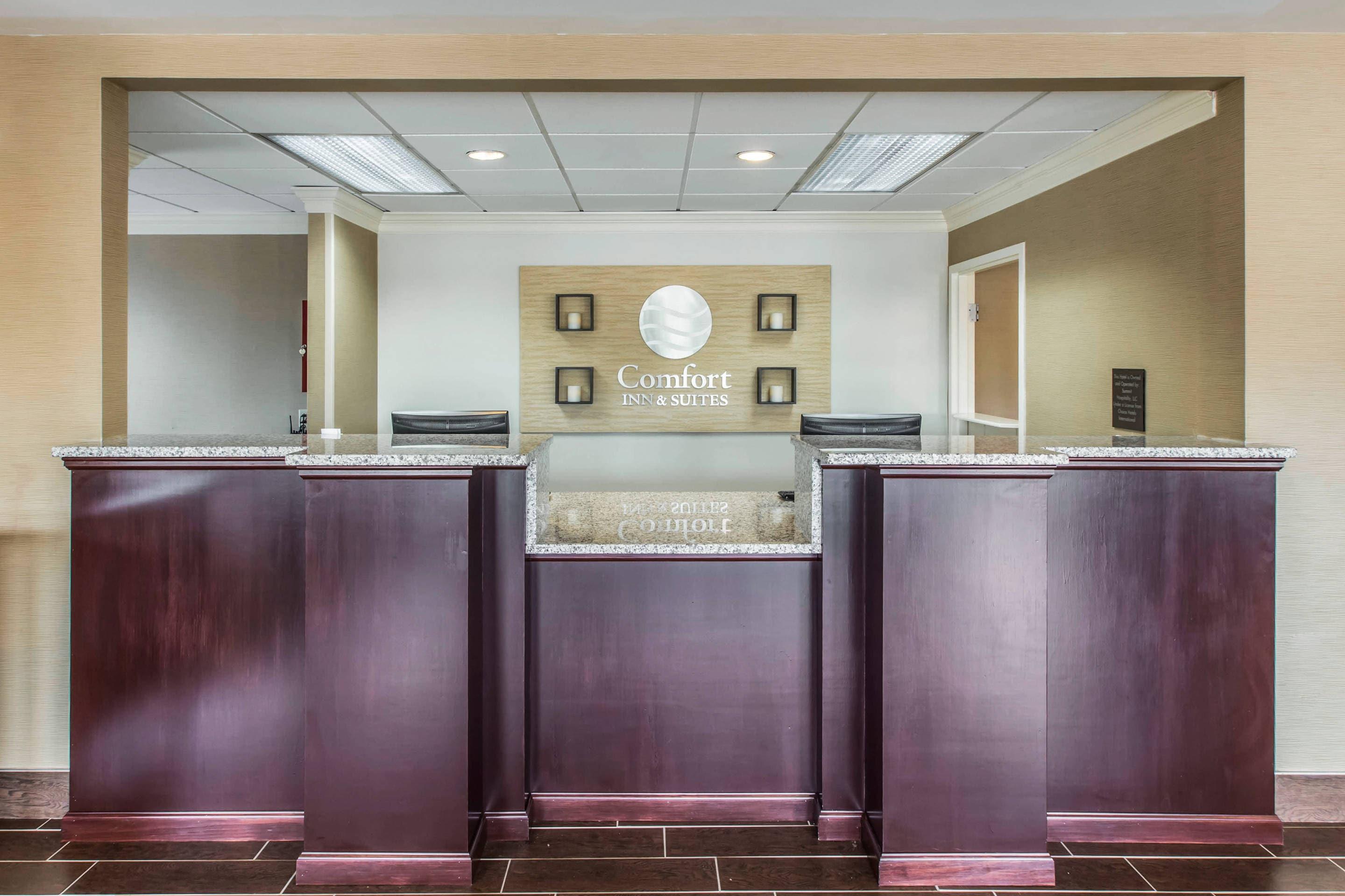 Hotel lobby | Comfort Inn & Suites Knoxville West