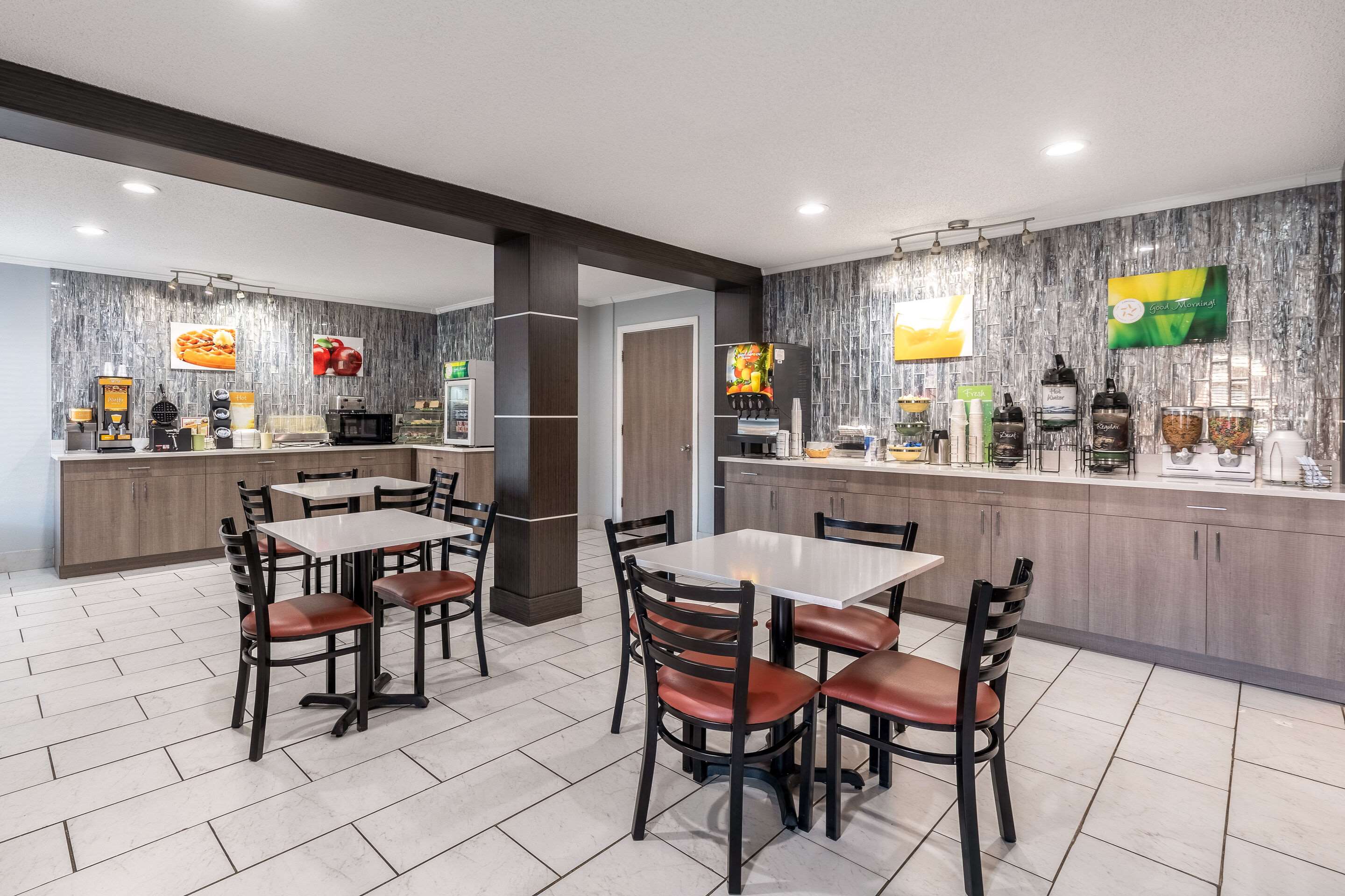 Spacious breakfast area | Quality Inn