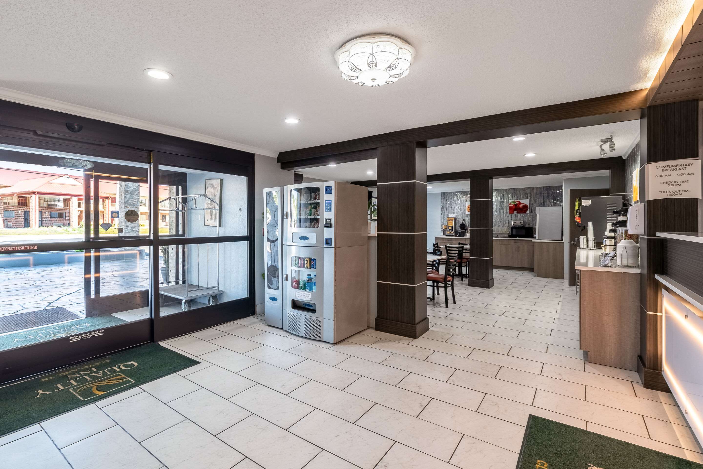 Spacious lobby | Quality Inn