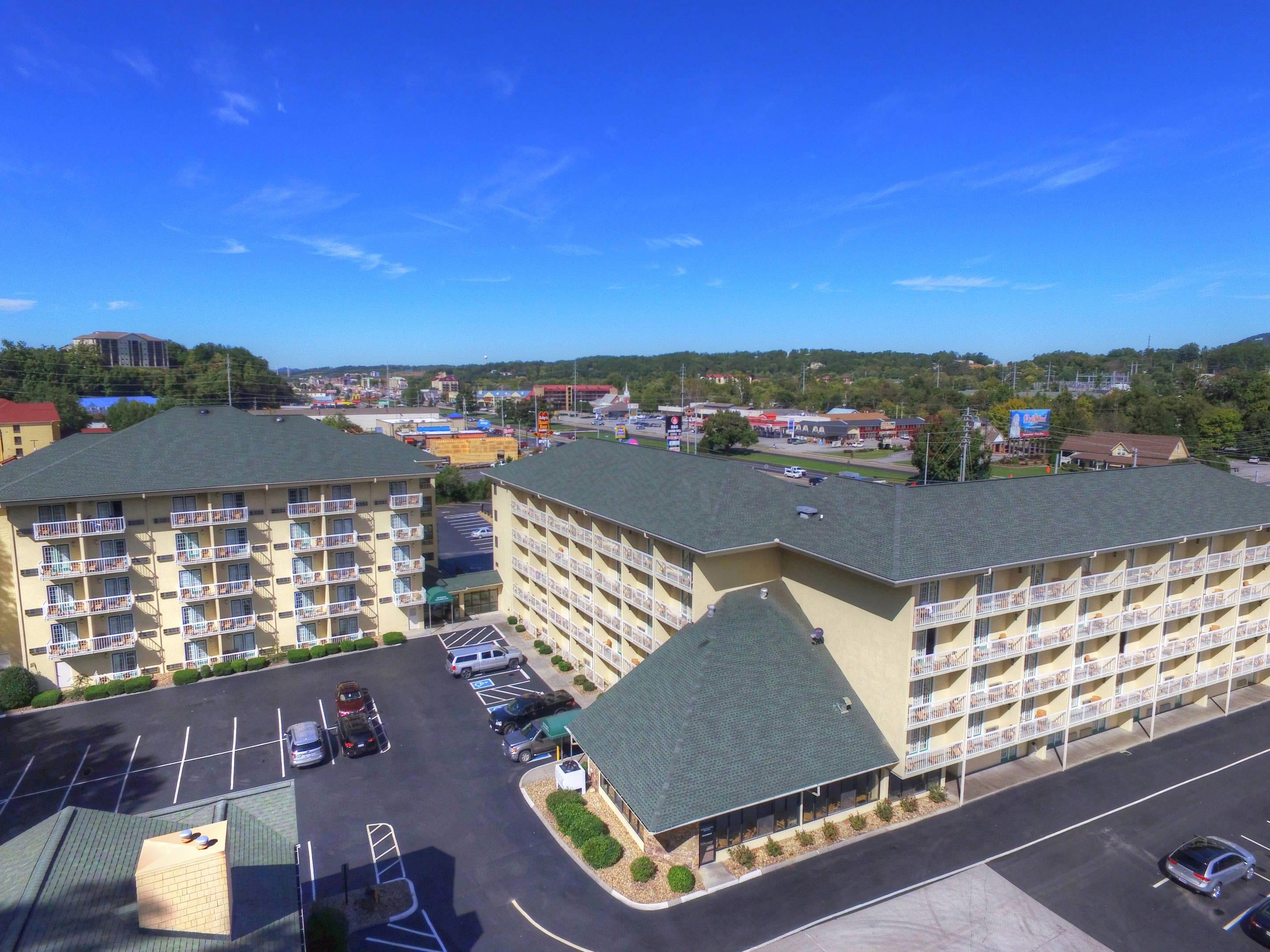 Hotel exterior | Comfort Inn & Suites At Dollywood Lane