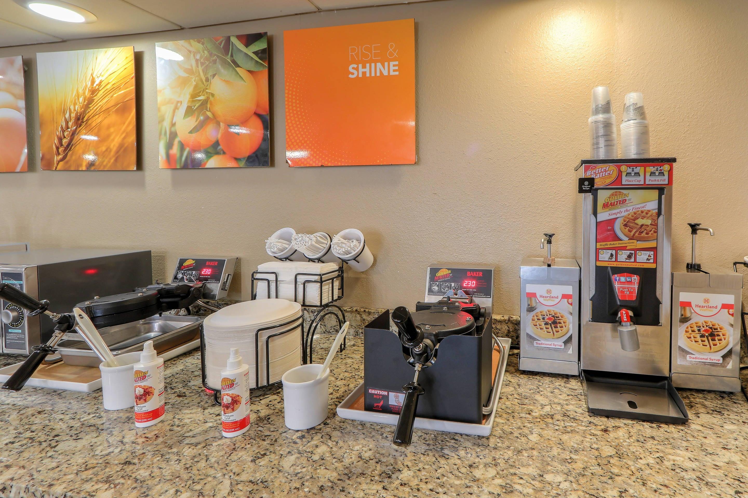 Breakfast area | Comfort Inn & Suites At Dollywood Lane