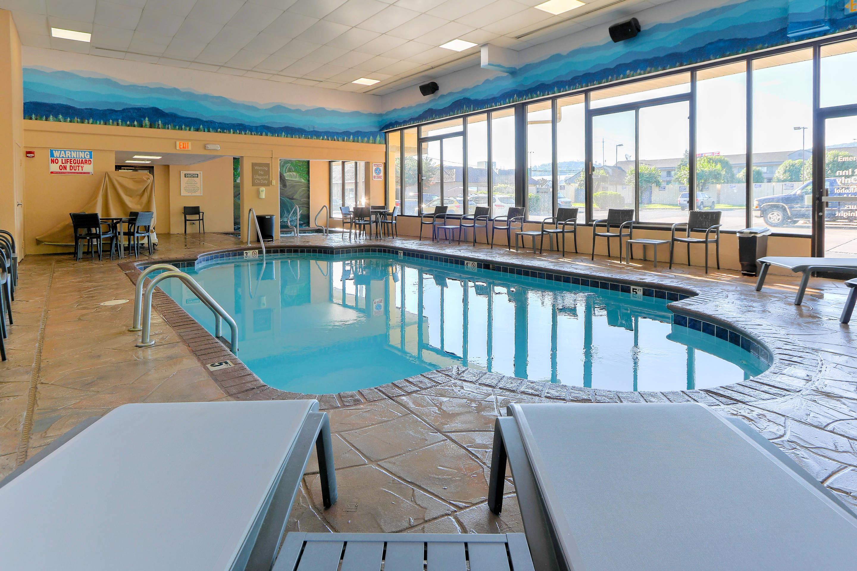 Indoor pool | Comfort Inn & Suites At Dollywood Lane