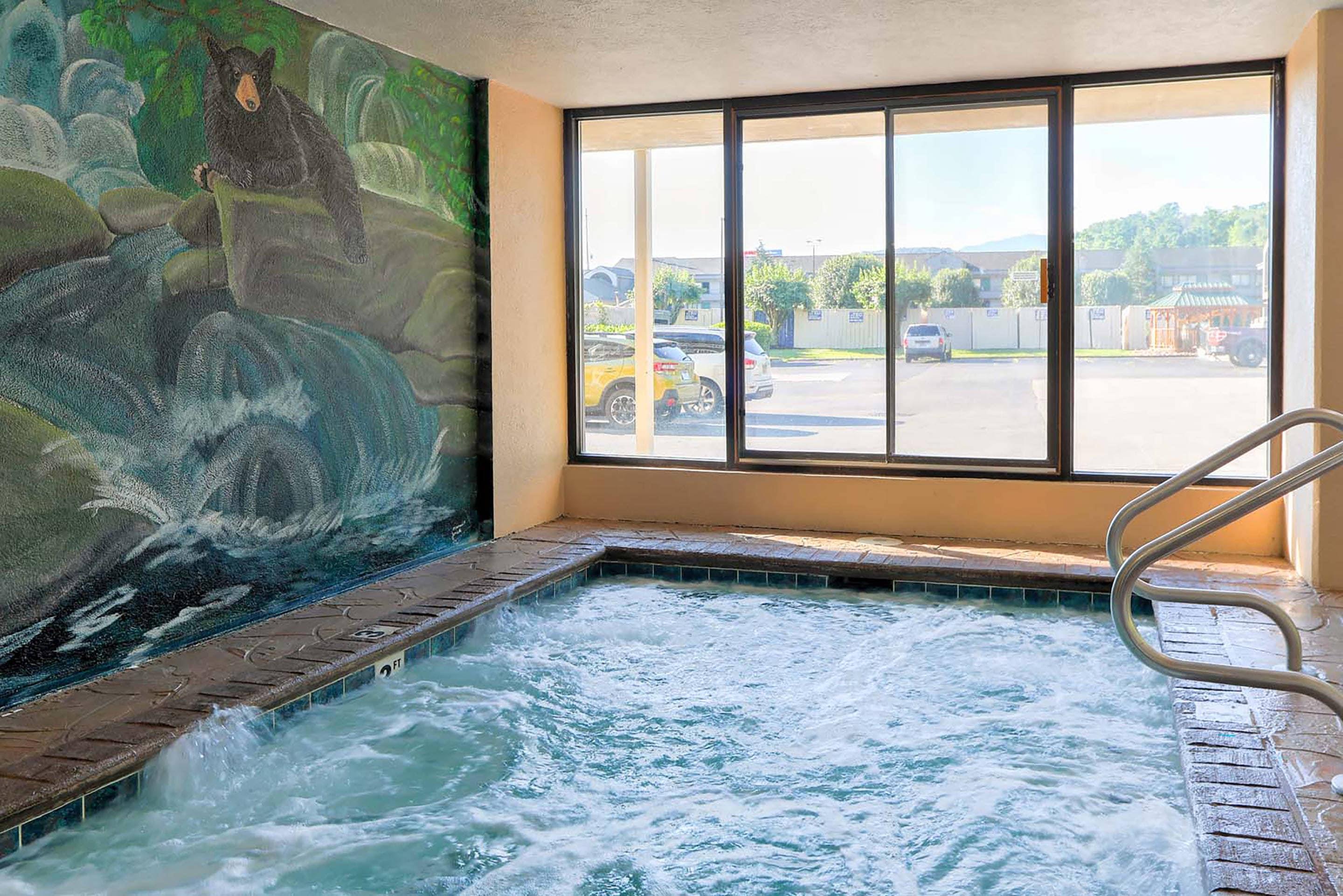 Indoor pool | Comfort Inn & Suites At Dollywood Lane