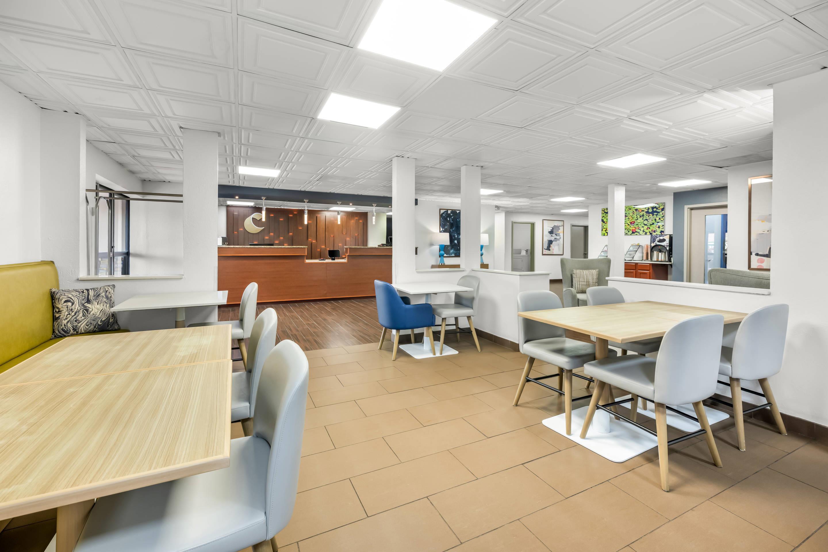 Breakfast area | Comfort Inn South Kingsport