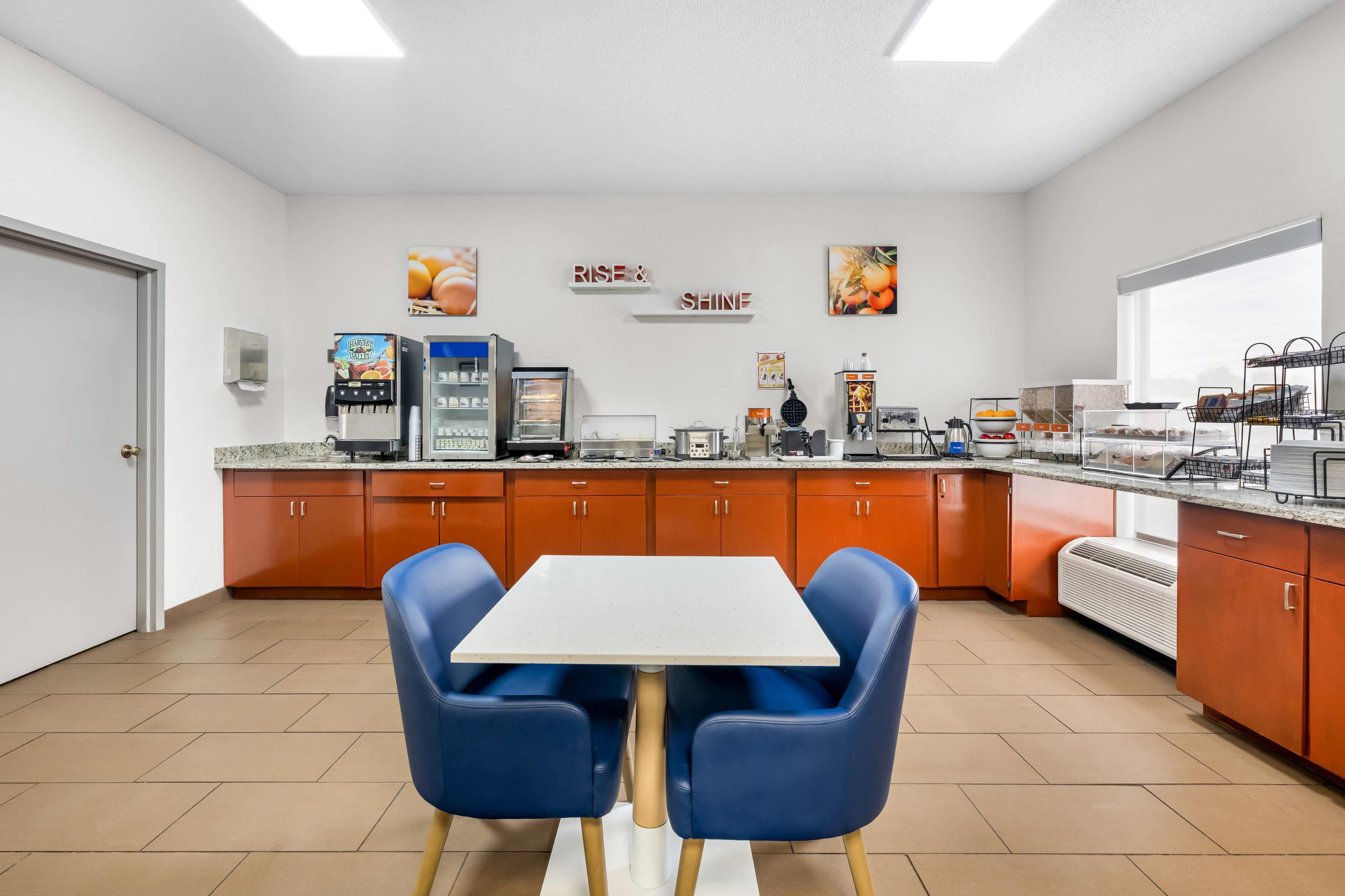 Breakfast area | Comfort Inn South Kingsport