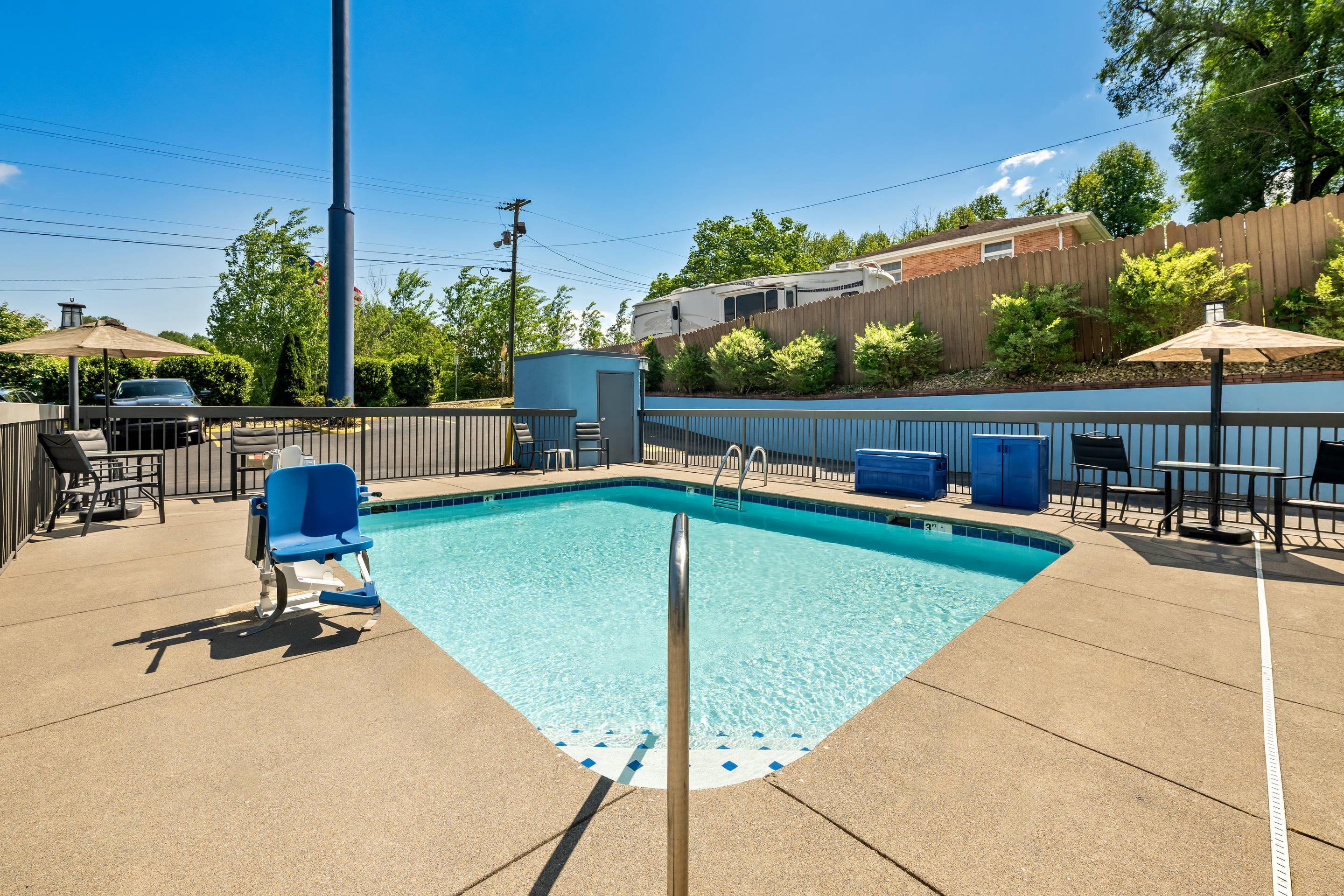 Outdoor pool | Comfort Inn South Kingsport