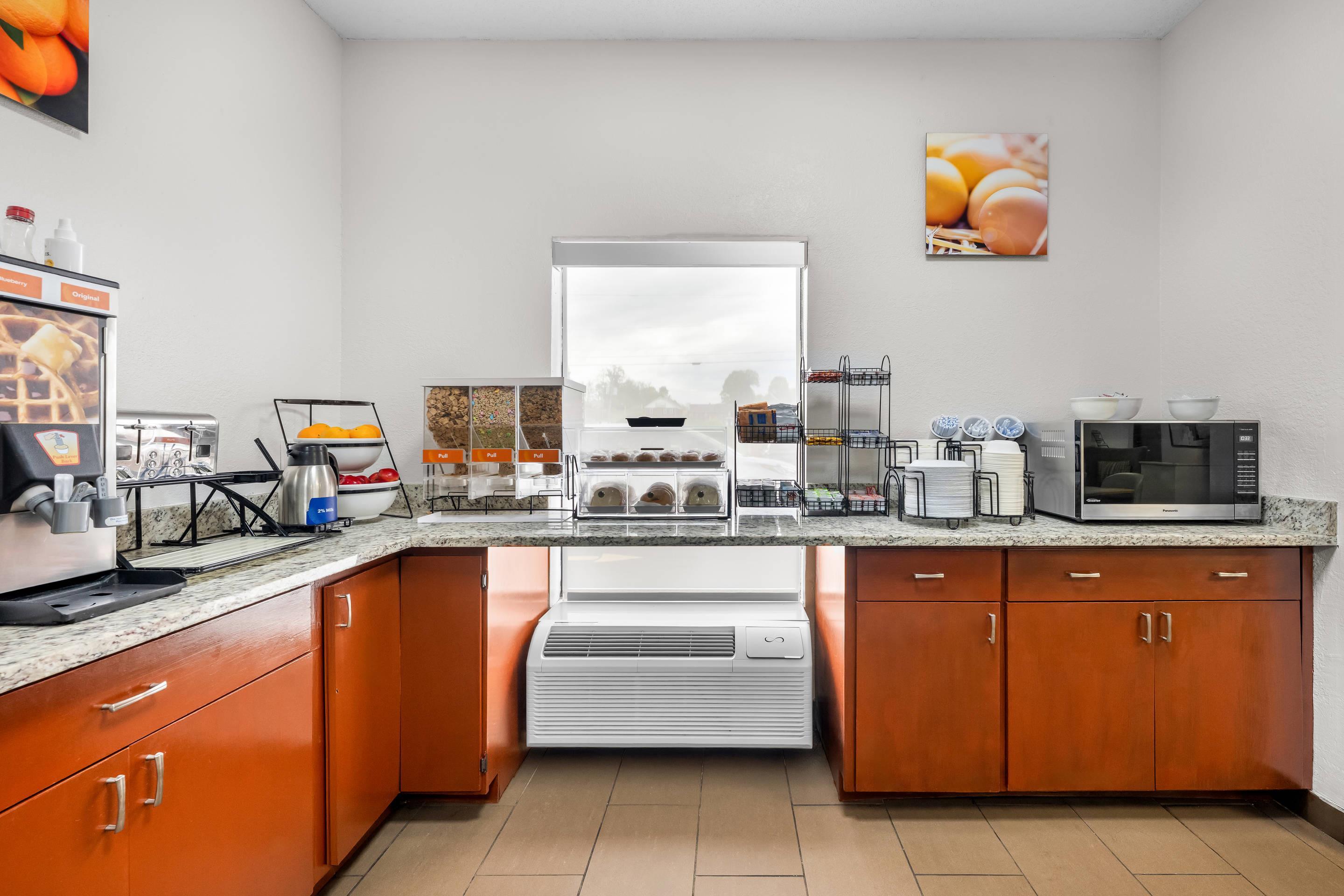 Breakfast area | Comfort Inn South Kingsport