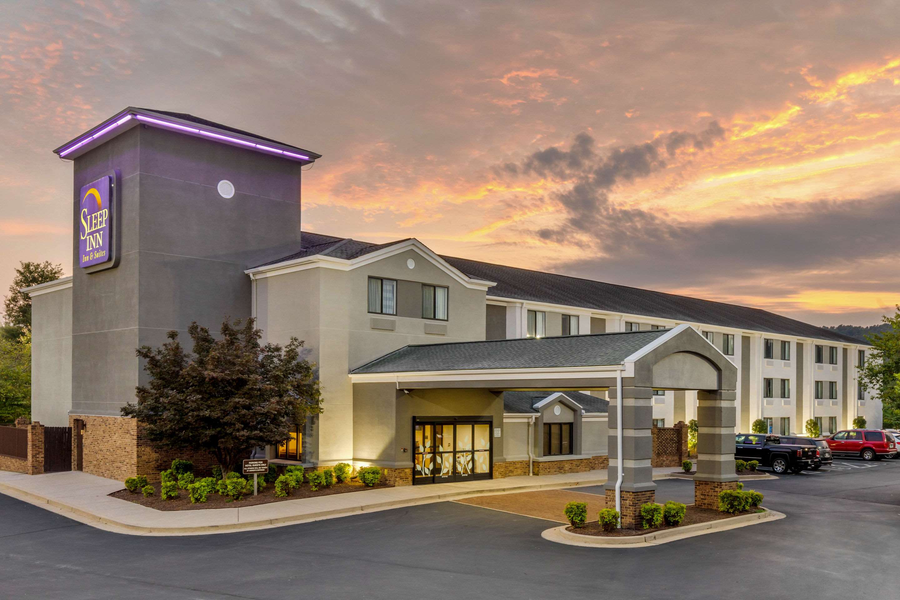 Hotel at night | Sleep Inn & Suites