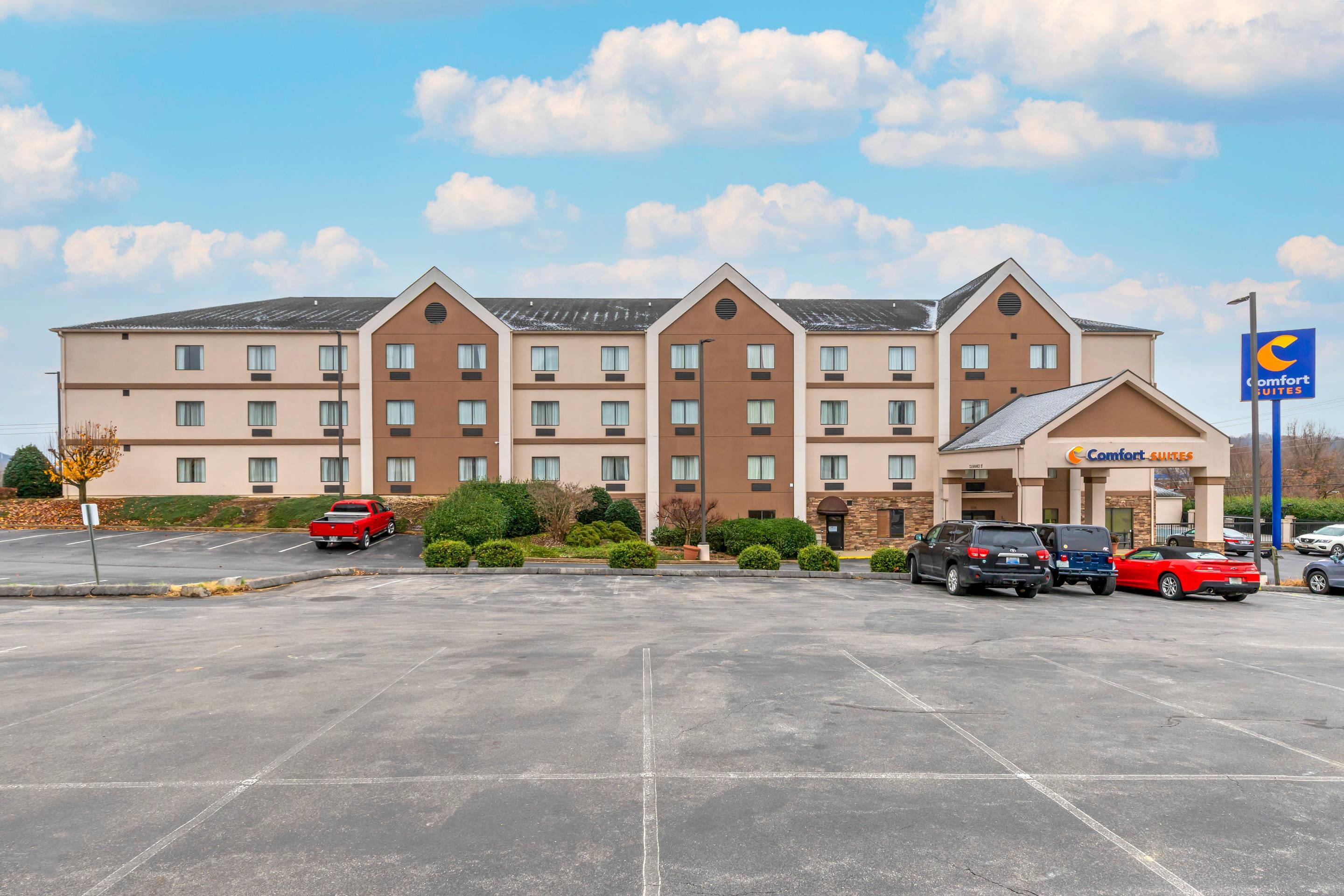 Hotel exterior | Comfort Suites Johnson City near University