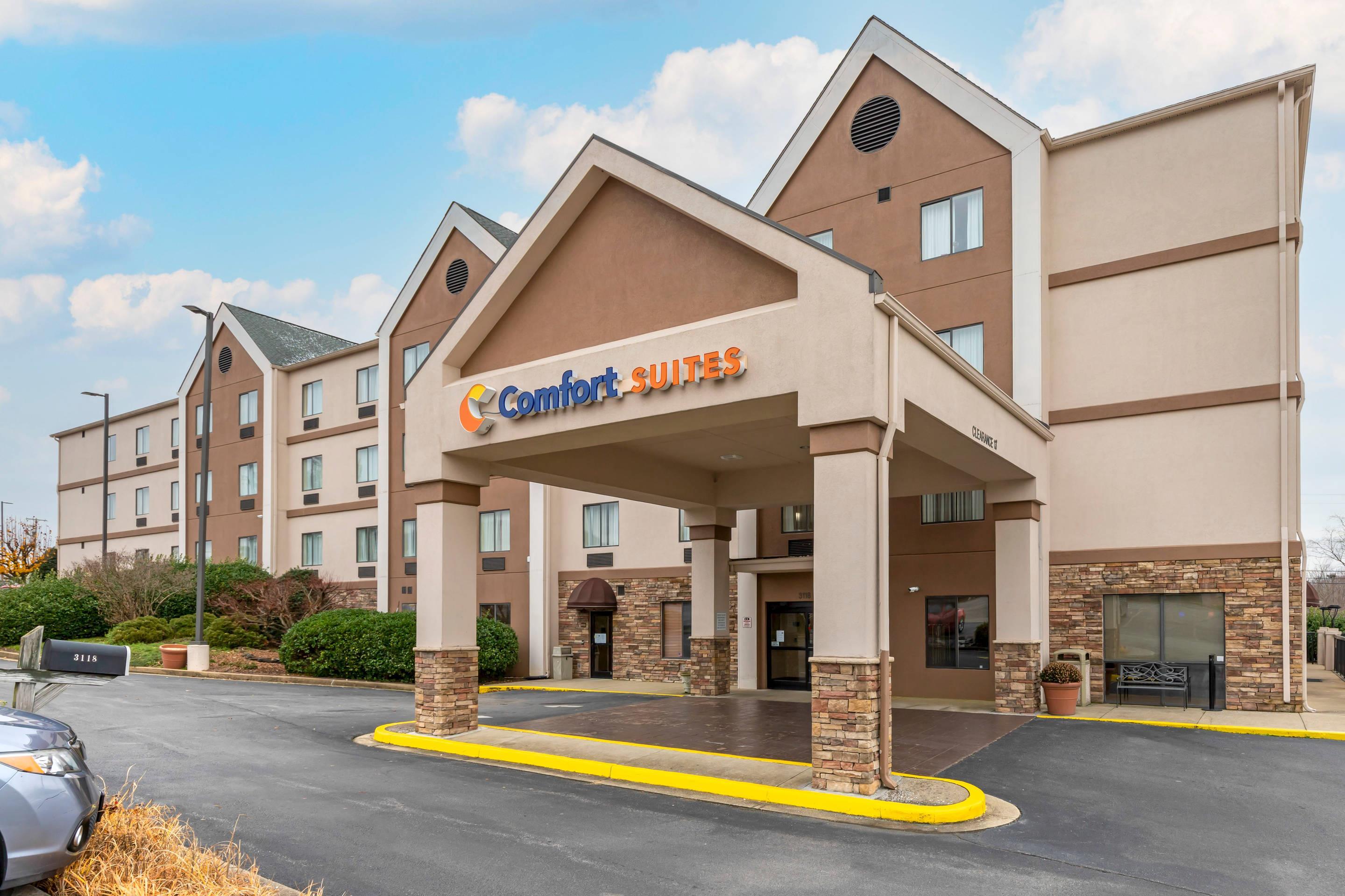 Hotel exterior | Comfort Suites Johnson City near University