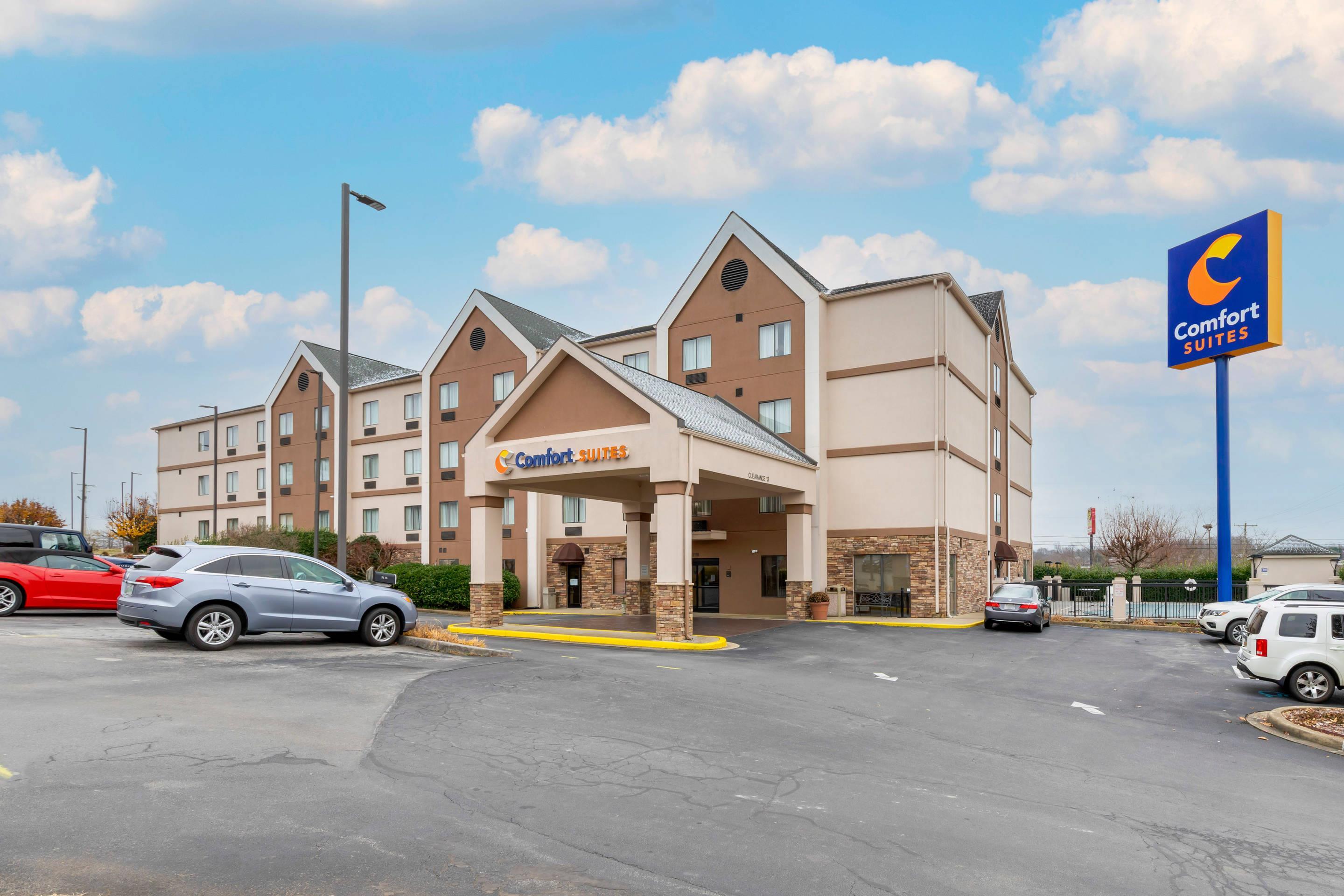 Hotel exterior | Comfort Suites Johnson City near University