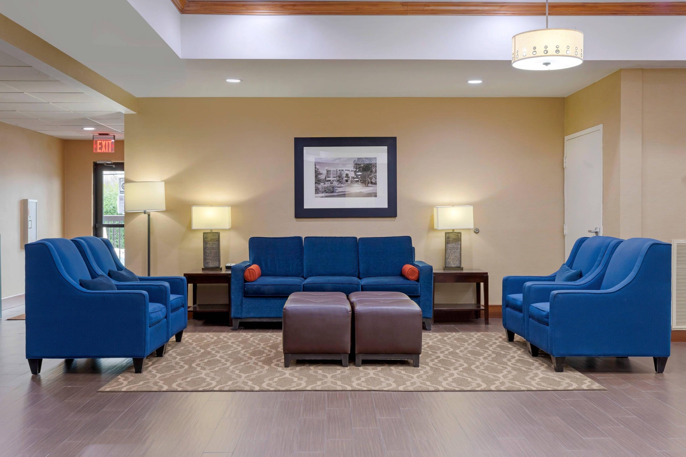 Lobby with sitting area | Comfort Suites Johnson City near University