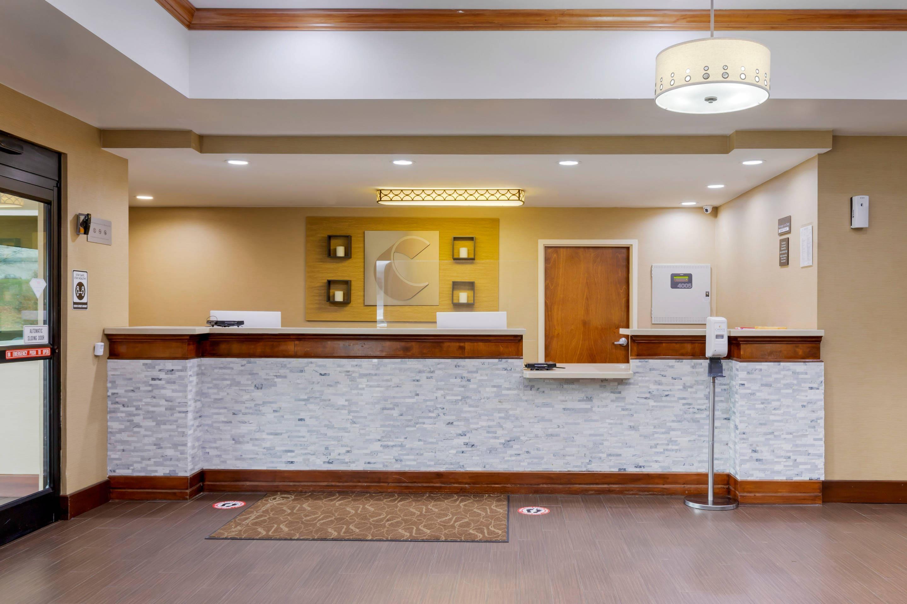 Front desk | Comfort Suites Johnson City near University