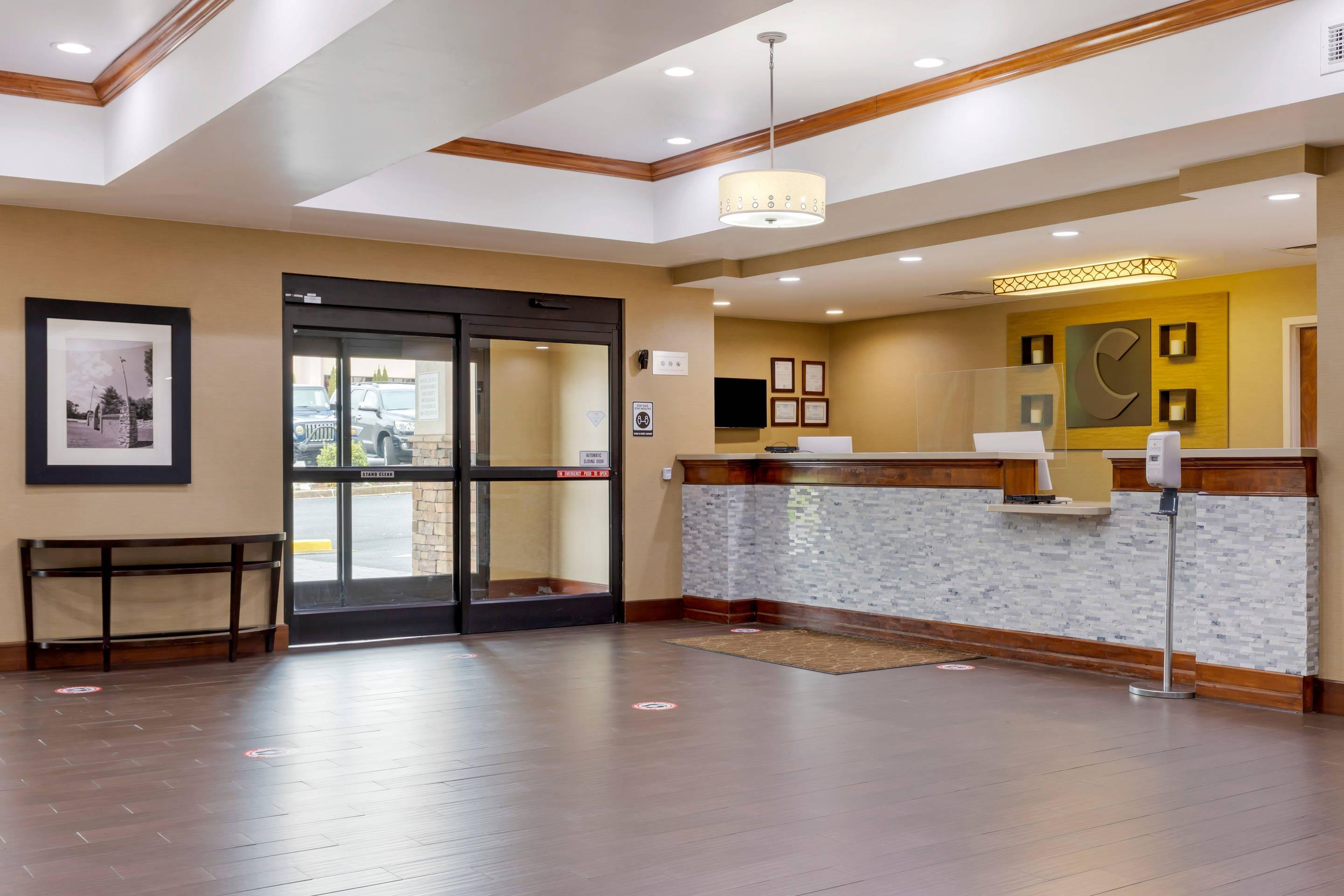 Hotel lobby | Comfort Suites Johnson City near University