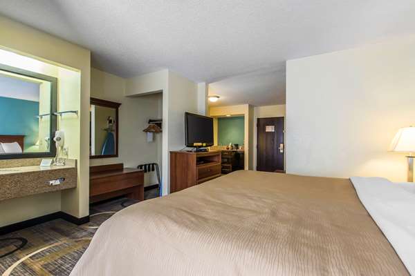 Suite - Quality Inn & Suites Memphis - I-40, Exit 12