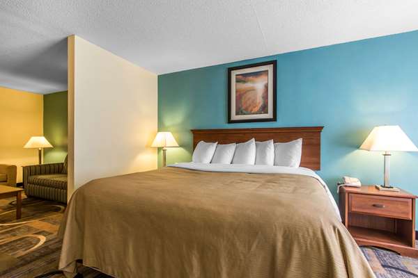 Suite - Quality Inn & Suites Memphis - I-40, Exit 12