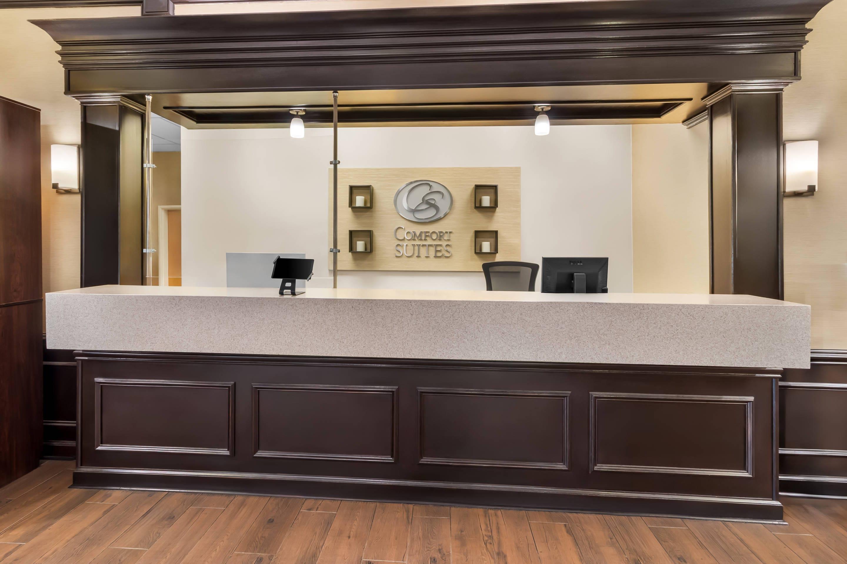 Front desk | Comfort Suites At Rivergate Mall