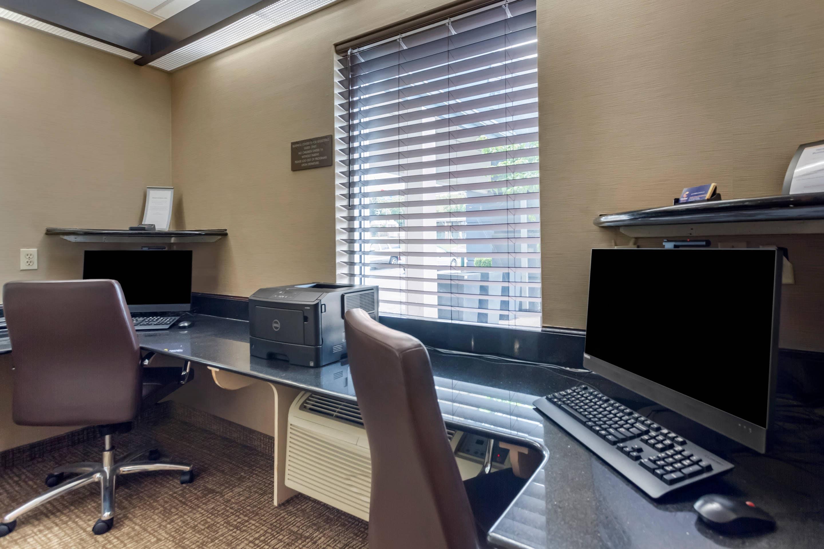 Business center | Comfort Suites At Rivergate Mall