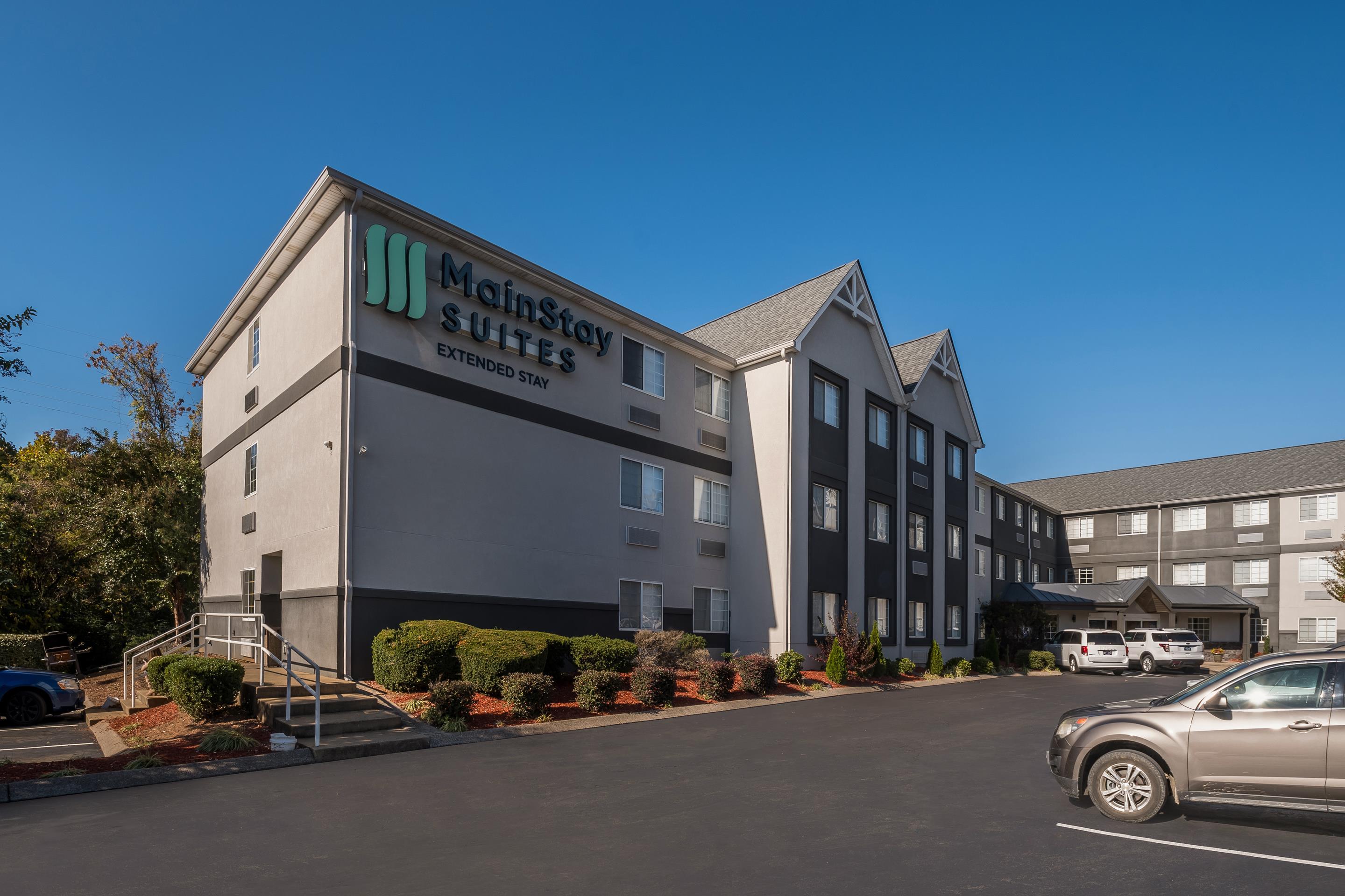 Hotel Entrance | MainStay Suites Chattanooga Hamilton Place