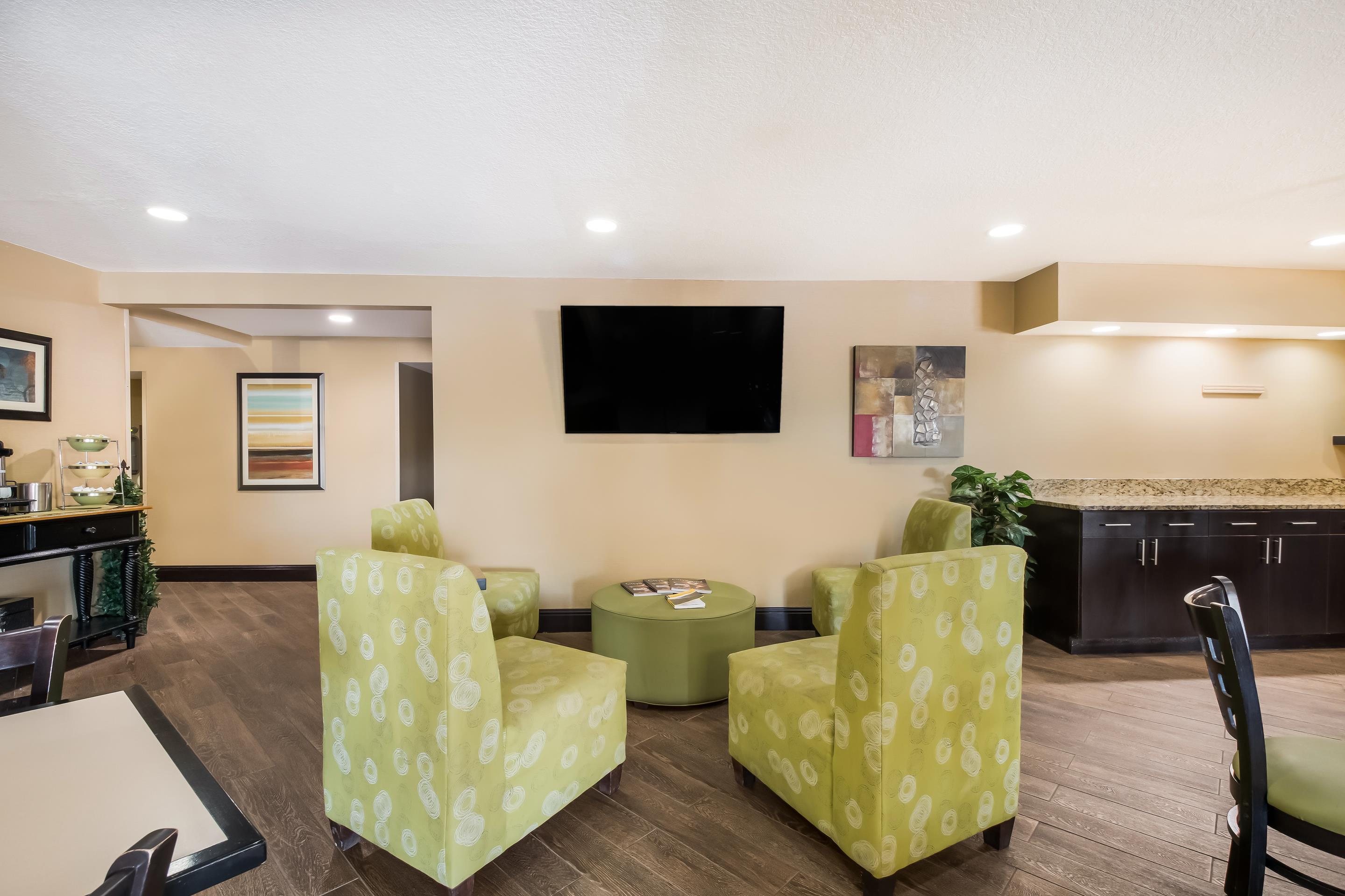 Lobby with sitting area | MainStay Suites Chattanooga Hamilton Place