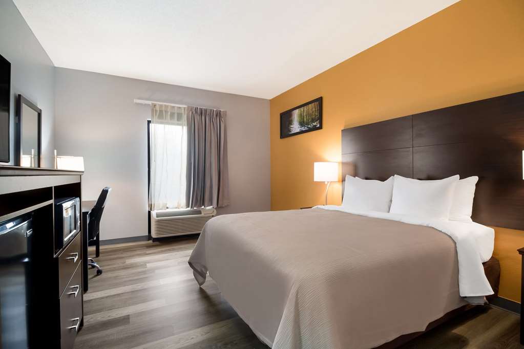 QUALITY INN-guestroom-Guest Room,On-Site.jpg